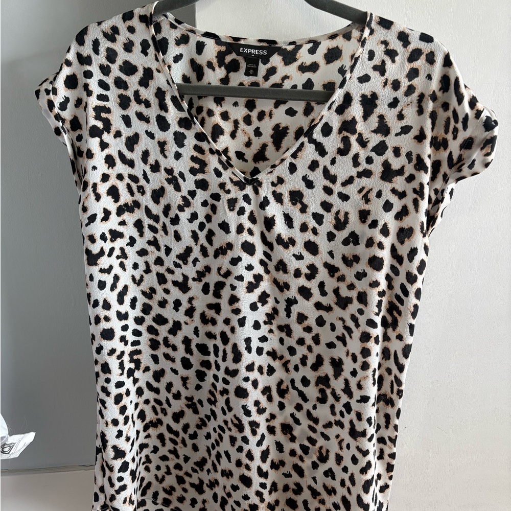 Express Leopard Print V-Neck Blouse Size M